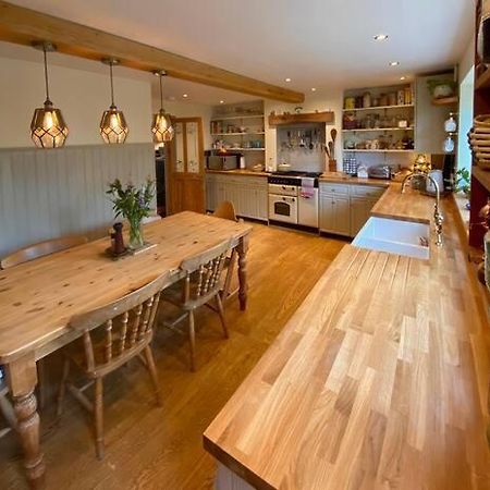 Cottage In The Heart Of Frome Extérieur photo